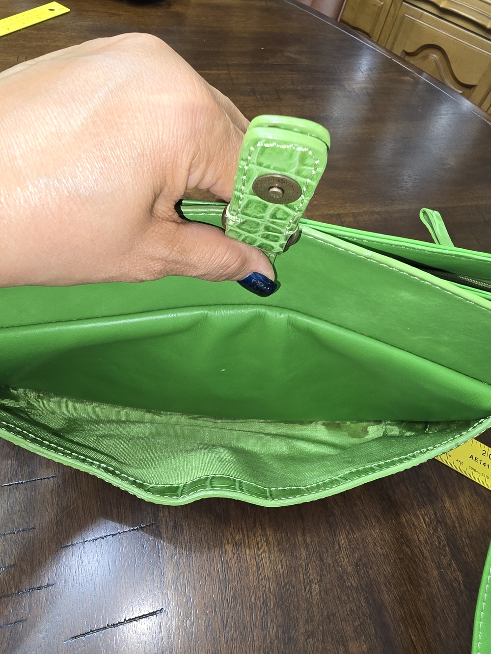 Sondra Roberts Lime Green Croc-Embossed Shoulder Bag - Picture 4 of 11